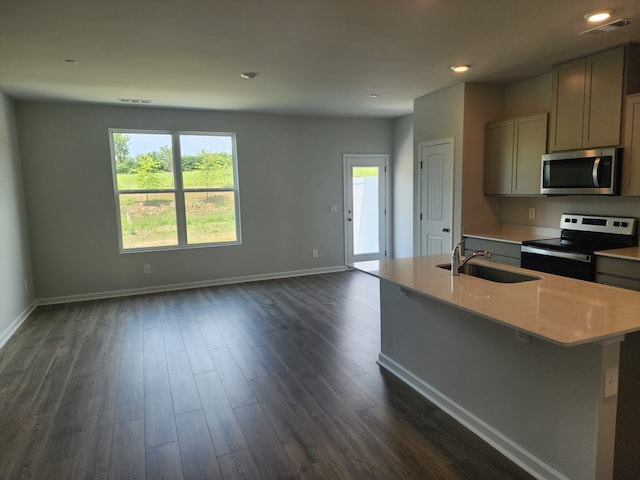 218 Dale Mires Ln, Baxter, TN 38544 - kitchen featuring appliances with stainless steel finishes, a sink, a kitchen island with sink, baseboards, and dark wood-style flooring