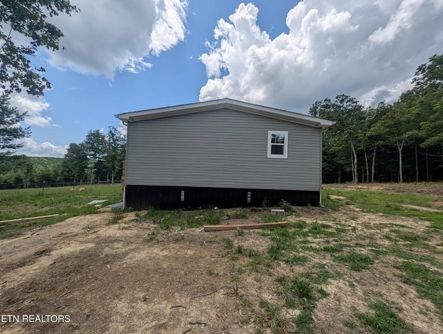 216 Valerie Dr, Deer Lodge, TN 37726 - view of side of home with a view of trees