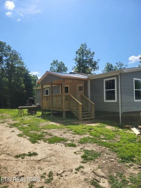 216 Valerie Dr, Deer Lodge, TN 37726 - view of front facade featuring a deck