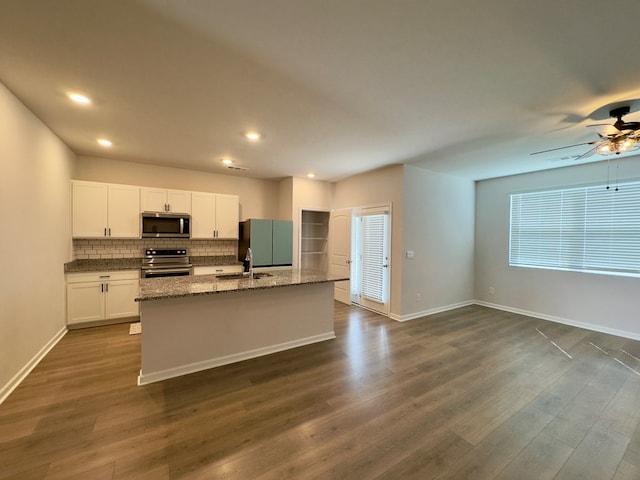 336 Oliver Way, Baxter, TN 38544 - kitchen featuring appliances with stainless steel finishes, tasteful backsplash, an island with sink, dark wood finished floors, and recessed lighting