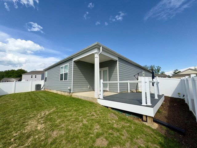 336 Oliver Way, Baxter, TN 38544 - back of property with central air condition unit and a wooden deck