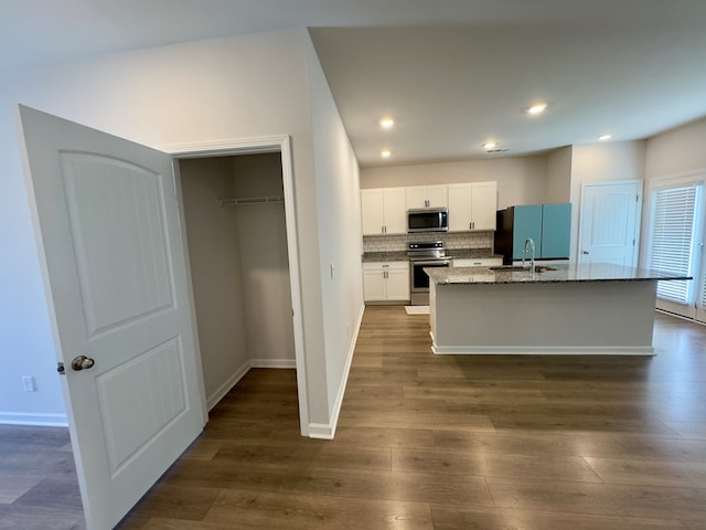 336 Oliver Way, Baxter, TN 38544 - kitchen with appliances with stainless steel finishes, a sink, dark wood-type flooring, dark stone counters, and recessed lighting