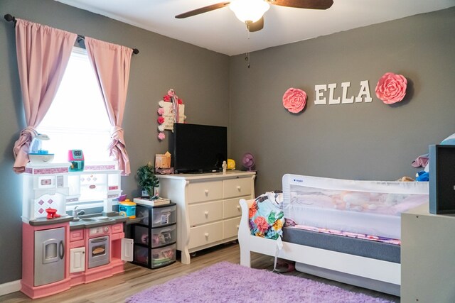 bedroom featuring light wood-style floors and ceiling fan