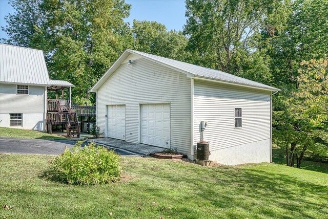 view of detached garage