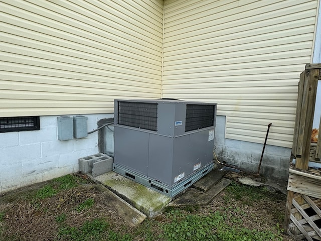 1032 Kendall Smith Rd, Pikeville, TN 37367 - exterior view of a cooling unit and crawl space