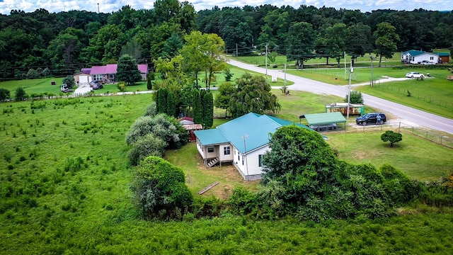 birds eye view of property featuring a forest view