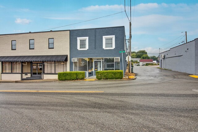 view of townhome / multi-family property