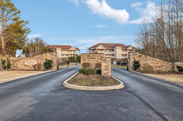 7100 Dale Ridge Rd, Lancaster, TN 38569 - community sign featuring a gate, asphalt driveway, and fence