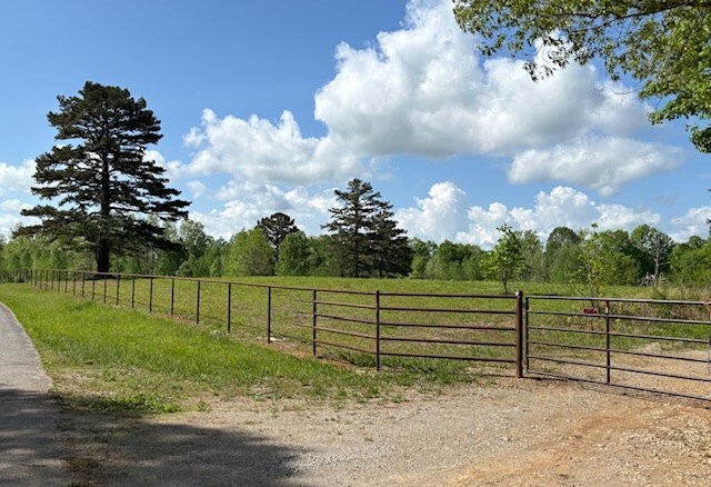 4986 Robbinstown Rd, Byrdstown, TN 38549