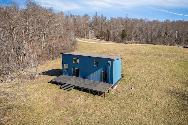 birds eye view of property featuring a wooded view