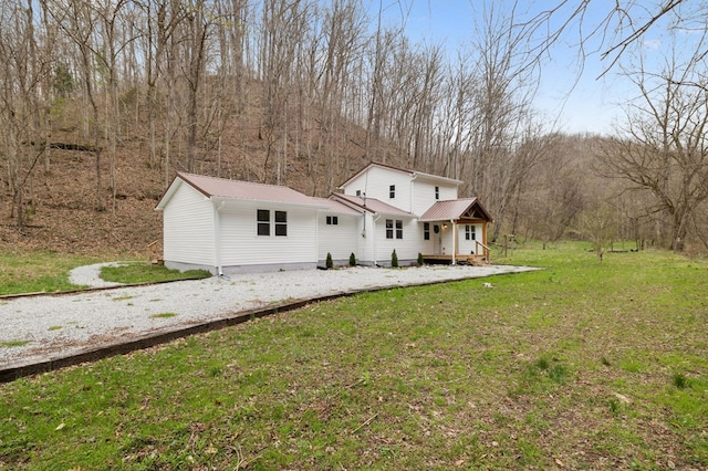 1069 Pleasant Shade Hwy, Pleasant Shade, TN 37145 - view of front facade featuring a metal roof, a front yard, and driveway