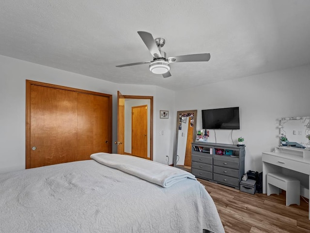 bedroom featuring a closet, ceiling fan, and wood finished floors