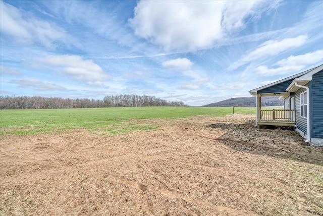 view of yard featuring a rural view