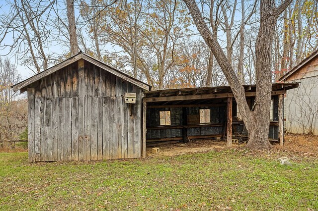 exterior space featuring a yard