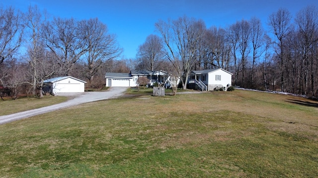 view of front facade featuring a front yard