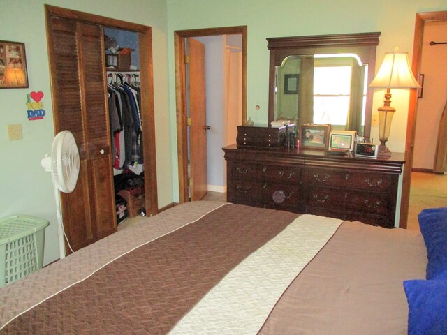 bedroom featuring a closet and carpet flooring