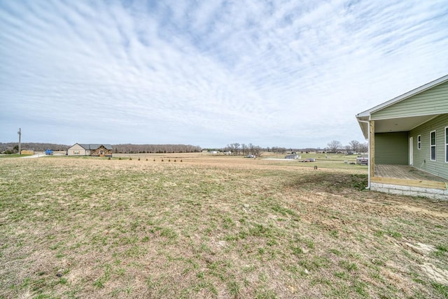 view of yard featuring a rural view