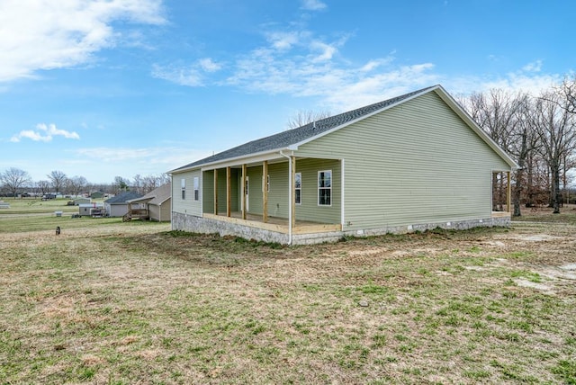 view of side of property featuring a yard