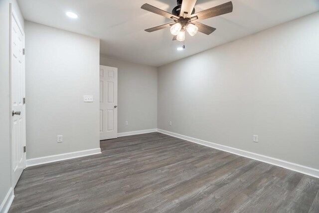 empty room featuring ceiling fan, dark wood-type flooring, recessed lighting, and baseboards