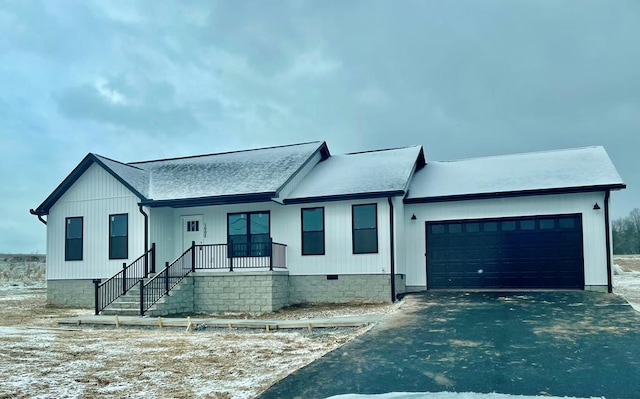 modern inspired farmhouse with a garage, crawl space, and aphalt driveway