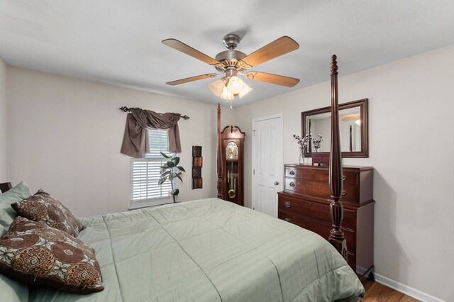 bedroom featuring baseboards and a ceiling fan