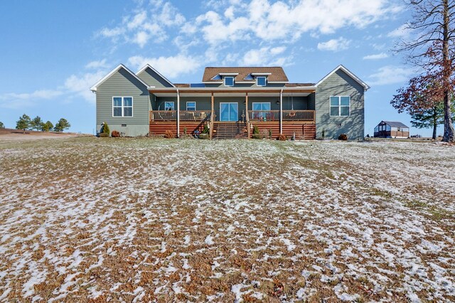 view of front of property featuring covered porch and crawl space