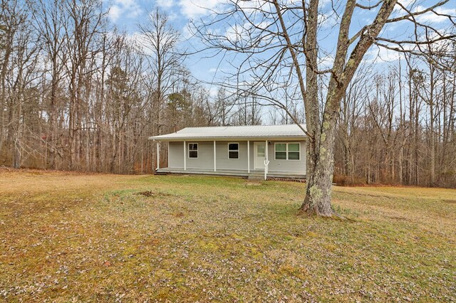 view of front of house with a front yard