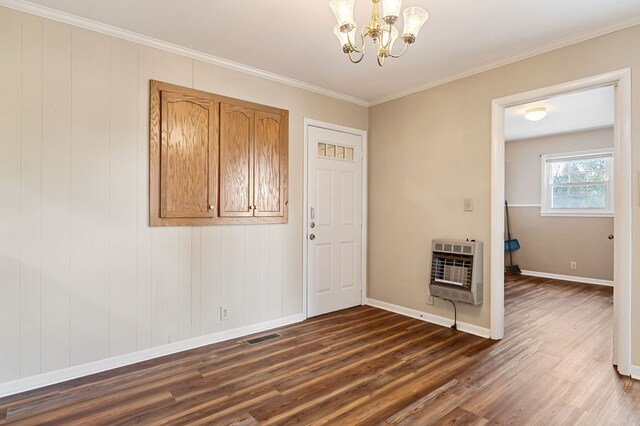 foyer entrance with visible vents, baseboards, heating unit, dark wood-style floors, and an inviting chandelier