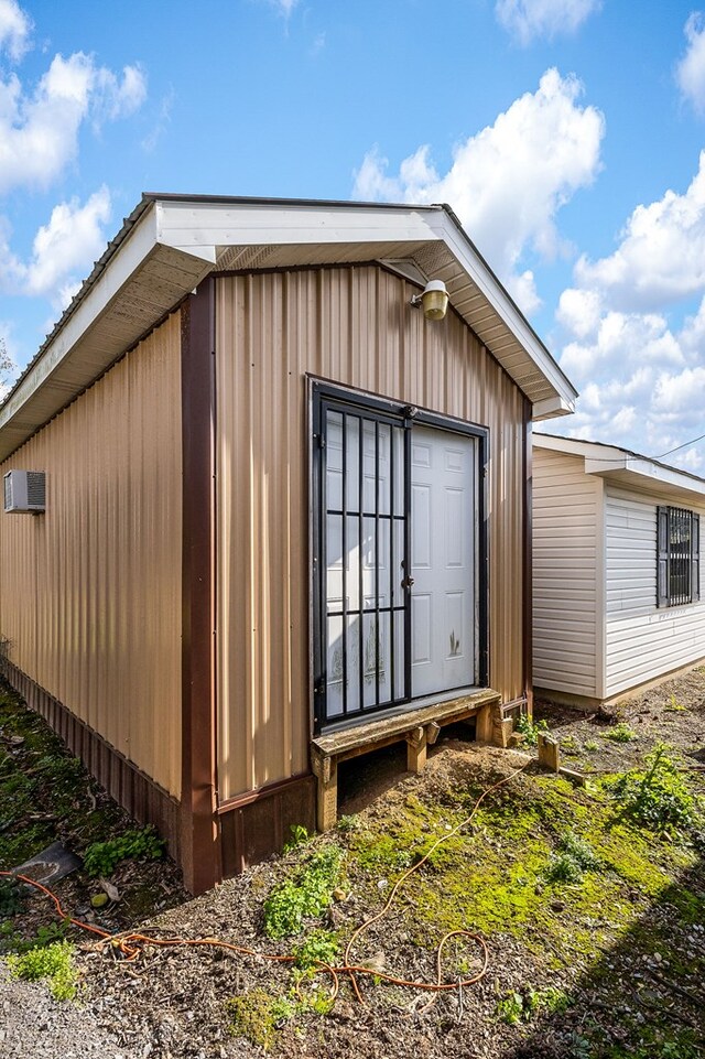 view of outbuilding featuring an outbuilding