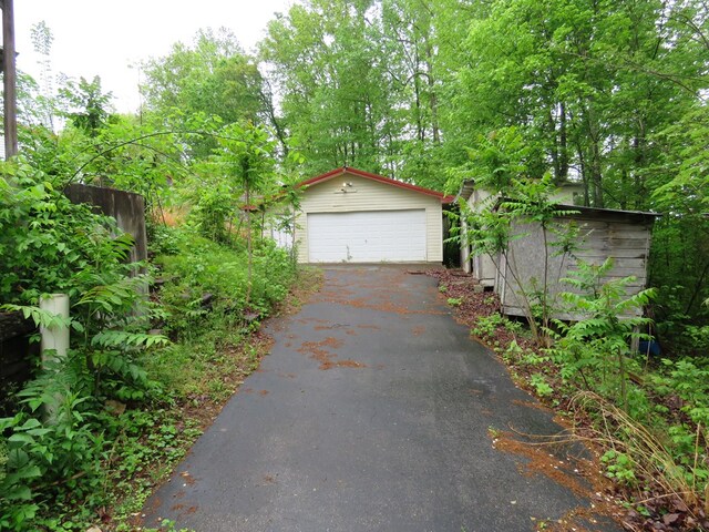 view of detached garage