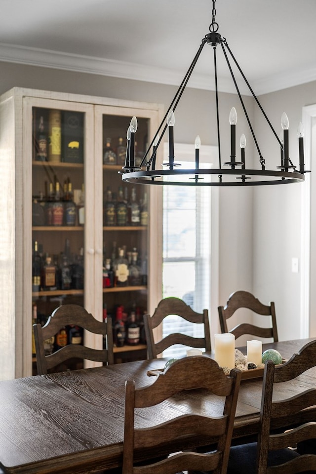 dining area with ornamental molding