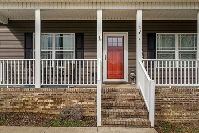 property entrance with covered porch