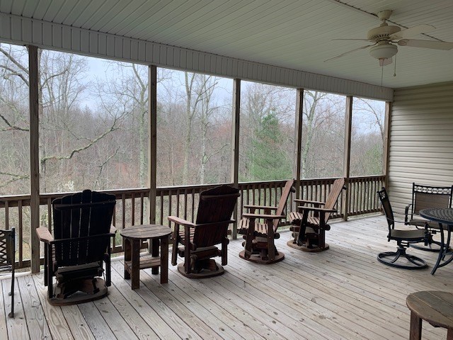 deck with ceiling fan