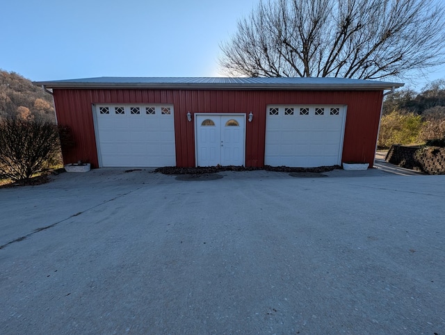 view of detached garage