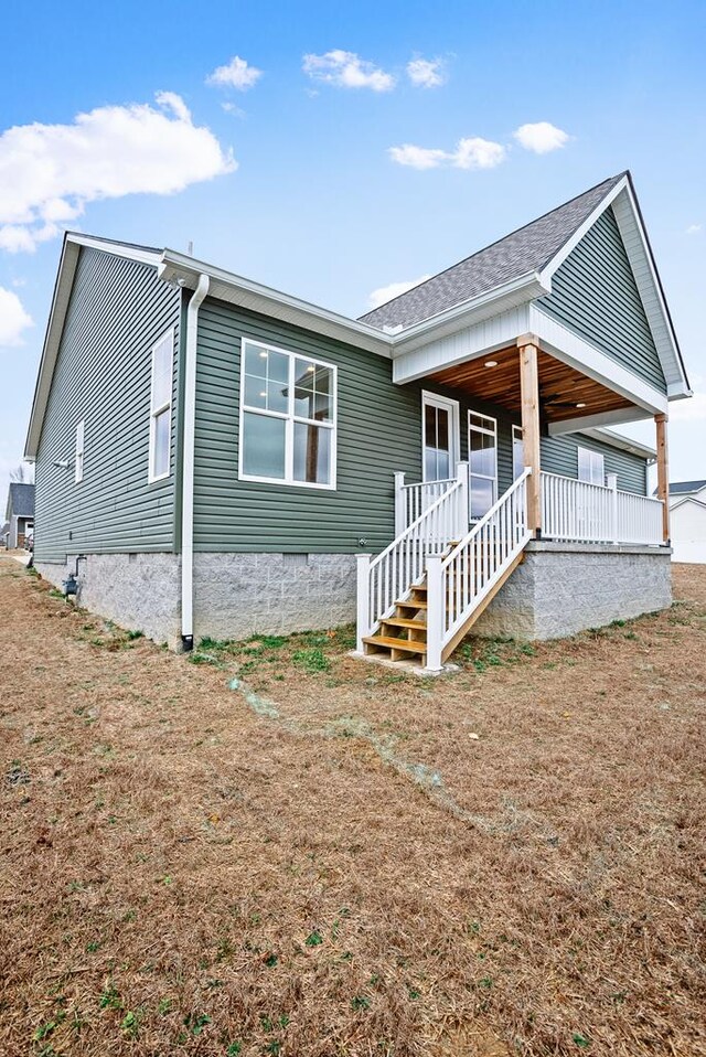 single story home with a front yard, crawl space, and covered porch