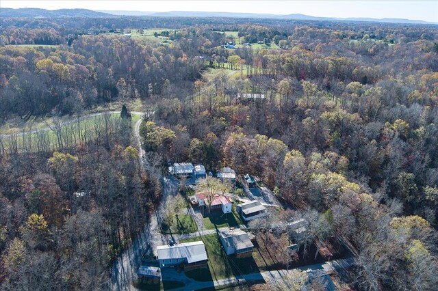 birds eye view of property featuring a forest view