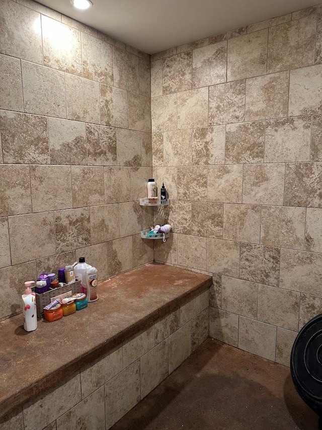 bathroom featuring concrete flooring