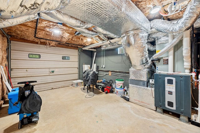 garage featuring concrete block wall