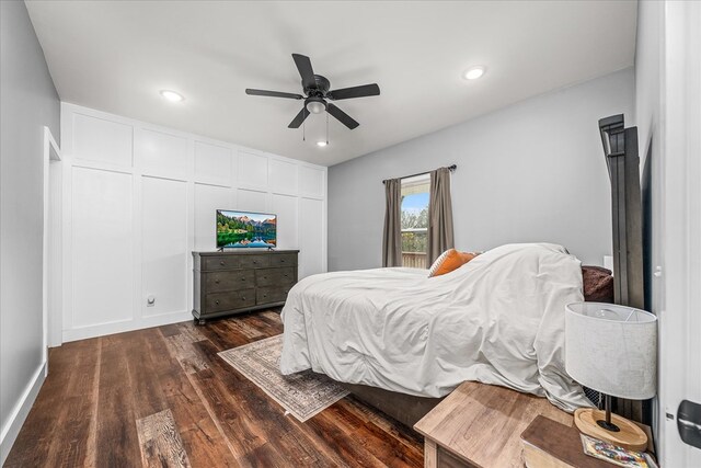 bedroom with a ceiling fan, dark wood-type flooring, and recessed lighting