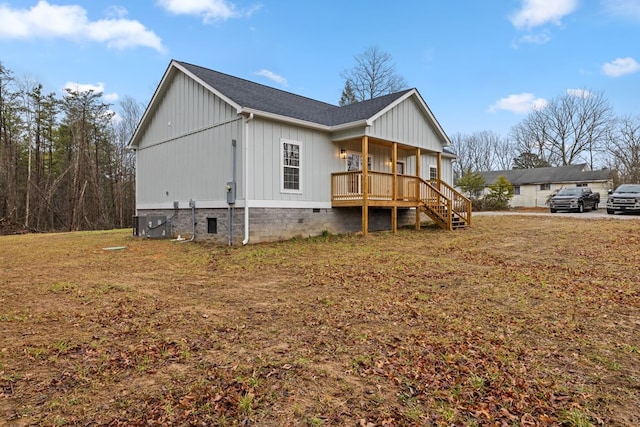 exterior space featuring covered porch, roof with shingles, crawl space, and a front yard