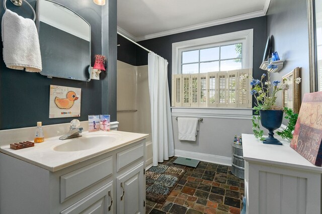 full bathroom featuring baseboards, a shower with shower curtain, vanity, and crown molding