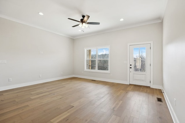 entrance foyer featuring visible vents, light wood-style flooring, a ceiling fan, crown molding, and baseboards