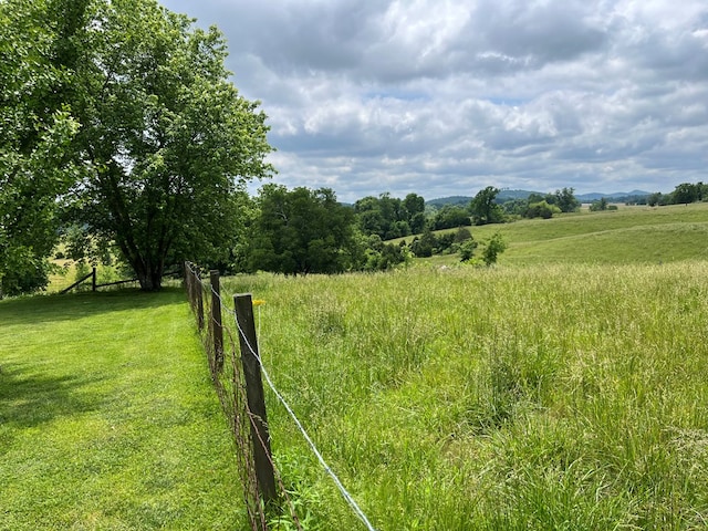 view of yard featuring a rural view