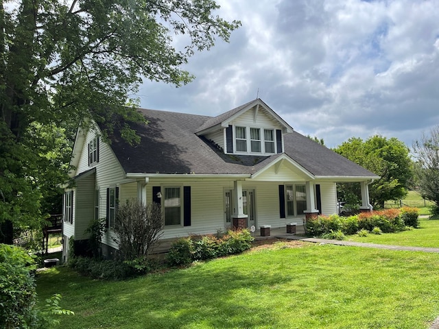 view of front of house featuring a porch and a front lawn