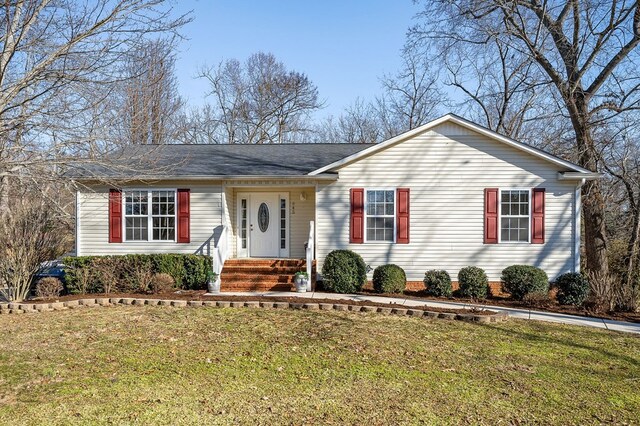 ranch-style house featuring a front lawn