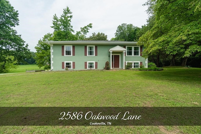 split foyer home with a front yard