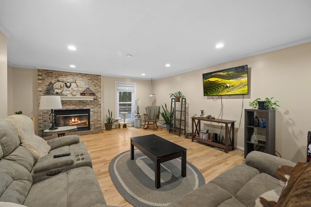 living area with crown molding, a fireplace, recessed lighting, wood finished floors, and baseboards