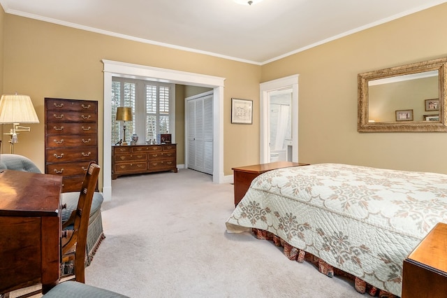 bedroom with light carpet, baseboards, ornamental molding, and a closet