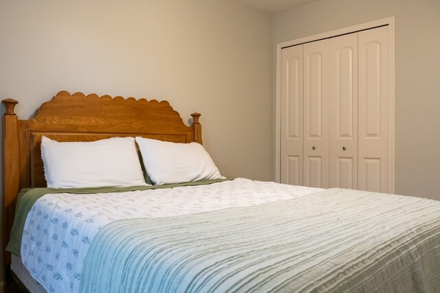 bedroom with a closet