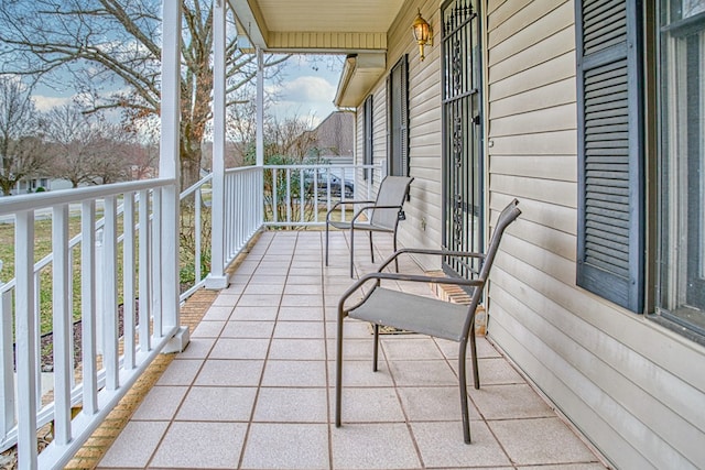 balcony featuring covered porch